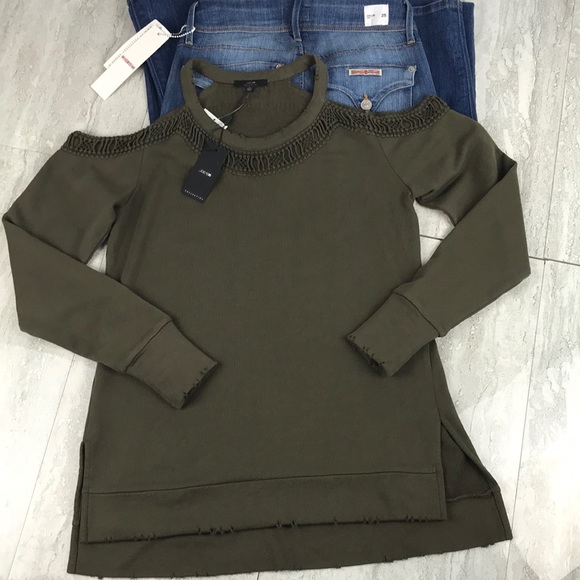 Joe's Jeans Tops - 💥Sale💥 Joe's Jean's Cold Shoulder Knit Tee